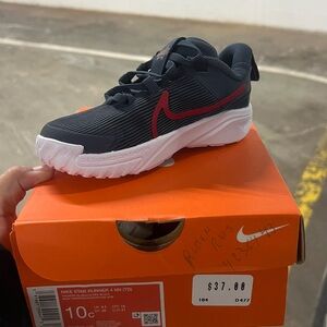 Nike Kids Star Runner 4 Black with Red Accents